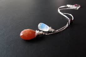 Light and sun powers of sunstone can be used to cleanse all the chakras, enhancing the spirit and happiness of a person. Insights Into The Sunstone Meaning And Properties