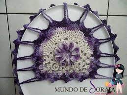 As que estão acostumada a praticar e criar lindas peças em crochê e com isso possuir uma renda a mais em seu orçamento mês, vai adorar este passo a passo em que. Capa Para A Tampa Do Vaso Sanitario Jogo De Banheiro Flor Neila 3d Youtube Vaso De Croche Jogos De Banheiro Croche Jogos De Banheiro