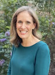 Lisa Doggett's Instagram, Twitter & Facebook