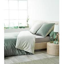 Dormez confortablement grâce à nos housses de couette et douillettes tendance pour la chambre des maîtres, la chambre d'invités et la chambre d'enfants. Housse De Couette Et Parure De Lit Pas Cher Gifi