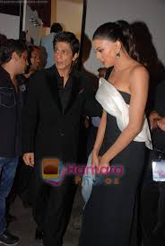 Macho man main hoon na comedy scene shah rukh khan amrita rao zayed khan. Sushmita Sen Shahrukh Khan At I Am She Finals Red Carpet In Ncpa On 28th May 2010 Most Viewed Bollywood Photos Bollywood Photos