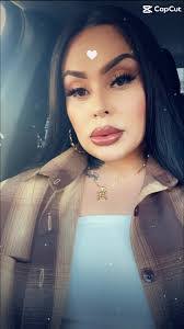 Shanna Caron's Instagram, Twitter & Facebook