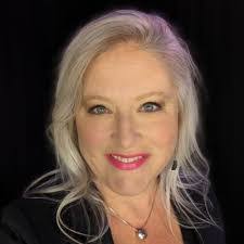 Melissa Evers's Instagram, Twitter & Facebook