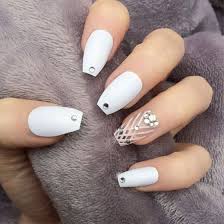 Lindo decorado de uñas acrílicas. Unas Acrilicas Blancas Unas Para Novia Unas Acrilicas Blancas Manicura De Unas