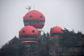 隔屏看青岛 前海沿儿春雾弥漫朦胧带来神秘感 hard hat big