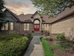 13692 Westbrook Rd, Plymouth, MI 48170