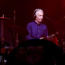 Murió charlie watts, baterista de los rollings stones: 1wng Pj7guullm