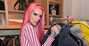 As fearlessly glamorous as their creator, jeffree star cosmetics are designed to inspire all beauty lovers to take risks, have fun, and be proud of who they are. Why Did Jeffree Star Move To Wyoming His Fans Are A Bit Confused