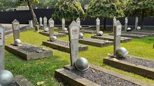 Betapa hatiku takkan pilu telah gugur pahlawanku betapa hatiku takkan sedih hamba ditinggal sendiri. Hari Pahlawan Ini Lirik Lagu Gugur Bunga