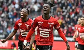 Камавинга (17 лет, 9 месяцев, 29 дней) стал самым молодым футболистом сборной франции с 1914 года. Liga 1 Detsad Viejra Snova Pobezhdaet Kamavinga Blesnul Za Renn á‰ Ua Futbol