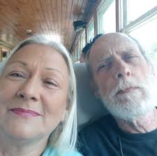 Is it normal to experience pressure buildup and hissing sound with CPAP  nasal pillows when mouth is open?