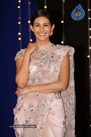 Amyra dastur is an indian parsi film actress. Amyra Dastur Photos Photos Gallery