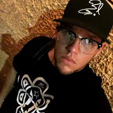 💪🏻Un Boricua Fajón que no se rinde🇵🇷 "Cuando luchas por lo que quieres,  tarde o temprano lo tendrás." Este es el caso de Angelo Arroyo, un fajón  del pueblo de Carolina. 🚹Angelo