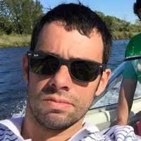 Nicolas Sims choribit