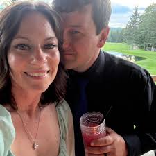 Looking for a new gel nail tech?