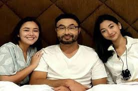 Andin terus menangis karena aldebaran, elsa makin panik. Vemqcbvg7br6km