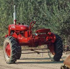 The History Of Farmall Tractors 1940 1954 Tools Grit Magazine Farmall Tractors Tractors Farmall