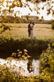 Rustic Wedding Photography Inspiration Weddingtopia Rustic Wedding Photography Wedding Photography Inspiration Wedding Photos Poses