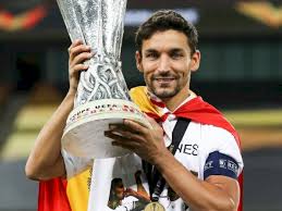 Kapten Sevilla Tiga Kali Raih Gelar Liga Europa Dedikasikan Untuk Almarhum Reyes Puerta Indozone Id