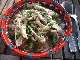 Le Pho Soupe Traditionnelle Vietnamienne A Ma Sauce Gourmicom Plat Principal Soupe Vietnamienne Poulet Recette Asiatique