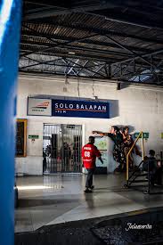 Jadwal perjalanan kereta api jarak jauh. Photo Story Sebuah Perjalanan Ke Stasiun Balapan Jalancerita