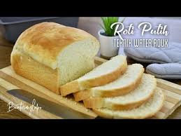 Cara membuat roti bakar prancis terbuat dari roti tawar yang dicelupkan ke dalam kocokan telur kemudian digoreng di wajan anti lengket atau pan. Pin Di Bread