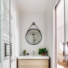Photo libre de droit de lavabo blanc sur coffret en bois dans linterieur de la salle de bain beige elegant de lumiere vraie photo banque d images et plus d images libres de. Salle De Bain Bois Et Blanc Cote Maison