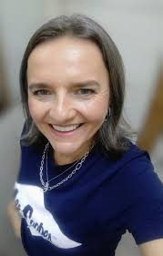 Koń je siano. Mama pije kawę... i tak dalej.( Dziecko na prośbę mamy  powtarza, ja słucham). Są zdania. Dziecko lat 3. Nie ma pytań, oprócz "co  to"...i to właśnie rodzica niepokoi. To