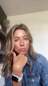 Robin Gabel's Instagram, Twitter & Facebook