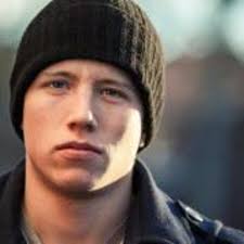 Stream Erik Poromaa music