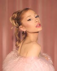 Lorraine Pantoja's Instagram, Twitter & Facebook