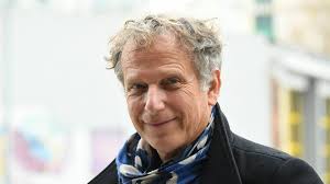 "Toulon est sublime et nous l'aimons d'un amour infini": la réplique de  Charles Berling aux "incultes"