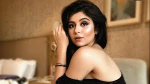 Yesha Rughani reveals the secret behind chic fashion and shares makeup tips  with fans