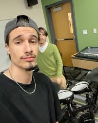 riding the line between “it’s so over” and “we’re so back” so seamlessly  you’d think i was a pro