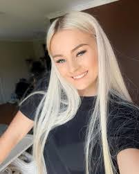 Tori Phillips's Instagram, Twitter & Facebook