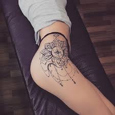 Những đường nét da thịt bị thủng được thể hiện tinh tế, sao cho giống với quá trình biến đổi từ người sang máy mà bạn thường gặp trong phim ảnh. Ngay Ngáº¥t Vá»›i Loáº¡t Hinh Váº½ Henna Tuyá»‡t Ä'áº¹p Cá»§a Cac Nang