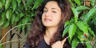 Bollywood actresses in saree.standing tall at 5 feet 9 inches, she looks absolutely marvelous in sarees. Actress Honey Rose Looks Ethereal In Half Saree Photoshoot Malayalam News Indiaglitz Com