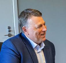 Dennis King's Instagram, Twitter & Facebook