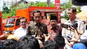 Komitmen ini dibuktikan dengan penyediaan produk yang lebih berkualitas guna memenuhi kebutuhan konsumen akan produk yang unggul. Bangun Kilang Minyak Tuban Jokowi Untuk Buka Lapangan Kerja Bijaknews Com Mengabarkan Informasi Dengan Bijak Dan Akurat