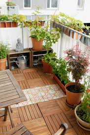 Unser Sonniges Platzchen Im Grunen Balkon Urbanjun Balkon Balkonideen Grunen Platzchen Sonniges In 2020 Small Balcony Garden Outdoor Flooring Patio Plants