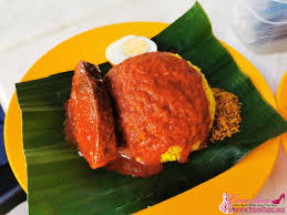 Biasanya, nasi kuning sering dibuat untuk sebuah acara syukuran atau semacamnya. Nasi Kuning Banjar Inanam Capital Kota Kinabalu Sabah Iena Lifestyle Blogger