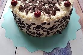 Kleine Schwarzwalder Kirschtorte Von Lizzyni Chefkoch Weihnachtliche Kuchen Und Torten Kuchen Und Torten Rezepte Schwarzwalder Kirschtorte