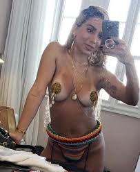 PODEROSA! Anitta nua é tudo o que você precisa ver hoje. VEJA FOTOS -  Página de impressão amigável - Regionais - Ouro Preto Online