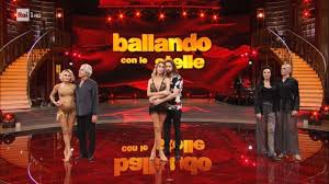 Diretto da justin chadwick e sceneggiato da a dirigere la ragazza dei tulipani è il regista, produttore e attore inglese justin chadwick. Ballando Con Le Stelle 2020 La Coppia Eliminata Nella Puntata Del 7 Novembre