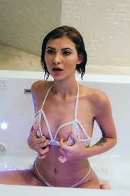 Fotos de magrinha brasileira pelada na banheira - Porno Carioca