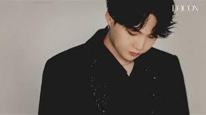 Der neueste bts merch, entweder als gruppen version oder einzeln von deinem idols aus bts. 7jblj3ci Riukm