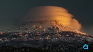 Impressive lenticular cloud in California, USA - YouTube