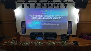 Salah satu daripada cabang kesihatan awam yang aimbail berat ialah mengenai keselamatan sumber makanan membina dan menyenggara kemudahan sistem makanan yang secukupnya (contohnya; Makmal Kesihatan Makmal Kesihatan Awam Veterinar Sepang