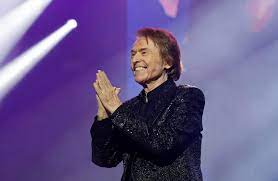 Raphael está con "ánimo y ganas de irse a casa", según su hija Alejandra