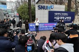 새 의협 회장 “노동부, 전공의 자격 운운…대국민 사기극 벌여” | 서울경제